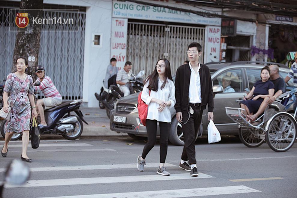 Trực tiếp: Gần 900.000 thí sinh bước vào môn thi Ngữ Văn - Tác phẩm nào sẽ xuất hiện trong đề thi THPT Quốc gia 2019?-24