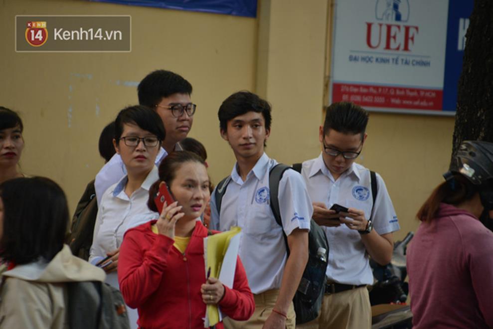 Trực tiếp: Gần 900.000 thí sinh bước vào môn thi Ngữ Văn - Tác phẩm nào sẽ xuất hiện trong đề thi THPT Quốc gia 2019?-26