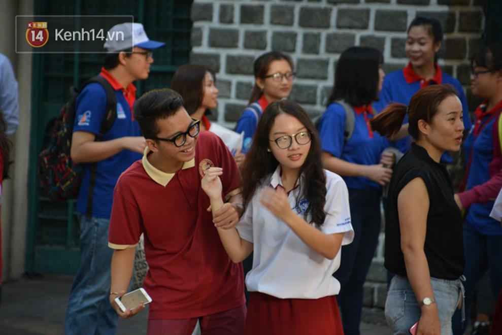 Trực tiếp: Gần 900.000 thí sinh bước vào môn thi Ngữ Văn - Tác phẩm nào sẽ xuất hiện trong đề thi THPT Quốc gia 2019?-27