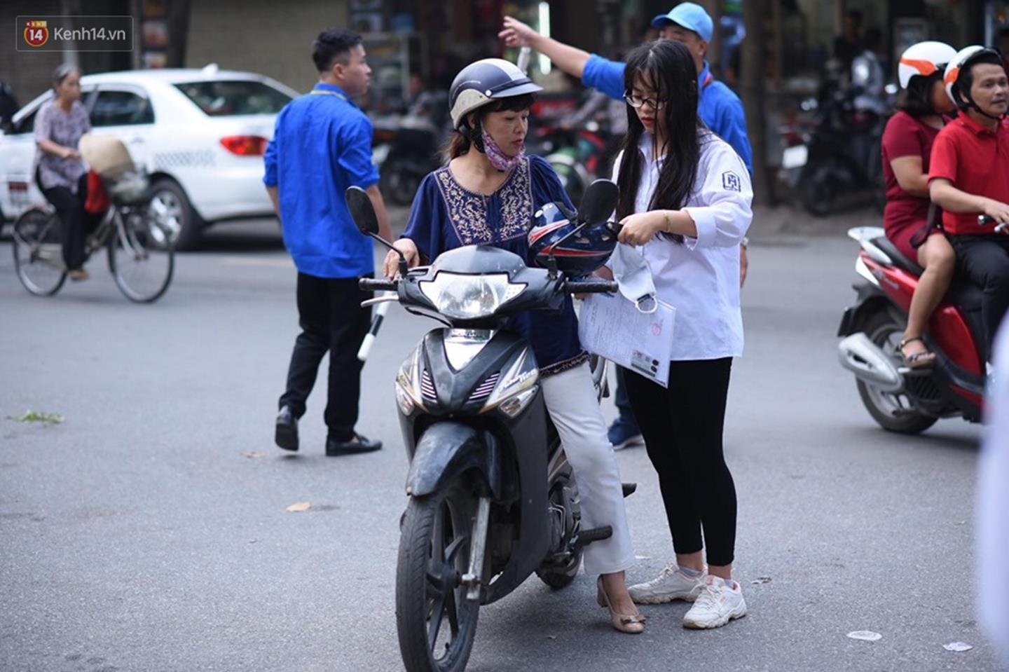 Trực tiếp: Gần 900.000 thí sinh bước vào môn thi Ngữ Văn - Tác phẩm nào sẽ xuất hiện trong đề thi THPT Quốc gia 2019?-37