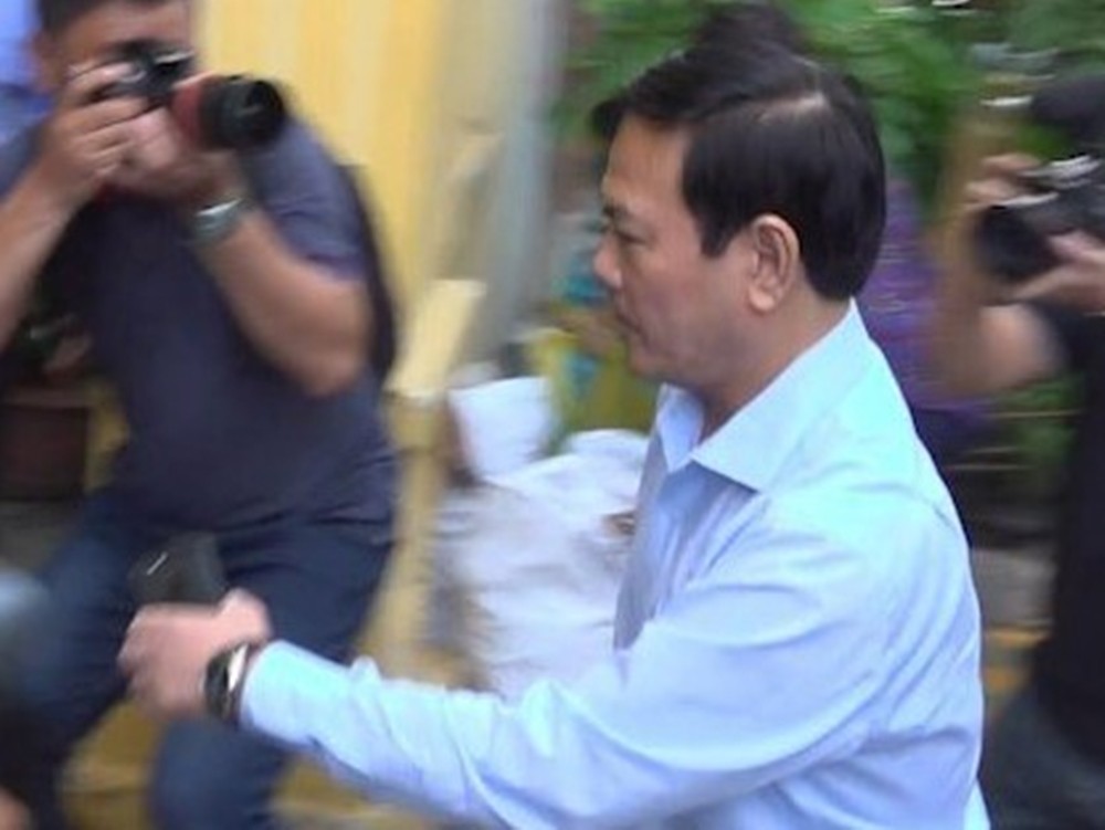 Nguyễn Hữu Linh chính thức bị xét xử tội dâm ô, công an phong tỏa nghiêm ngặt trước tòa án-1