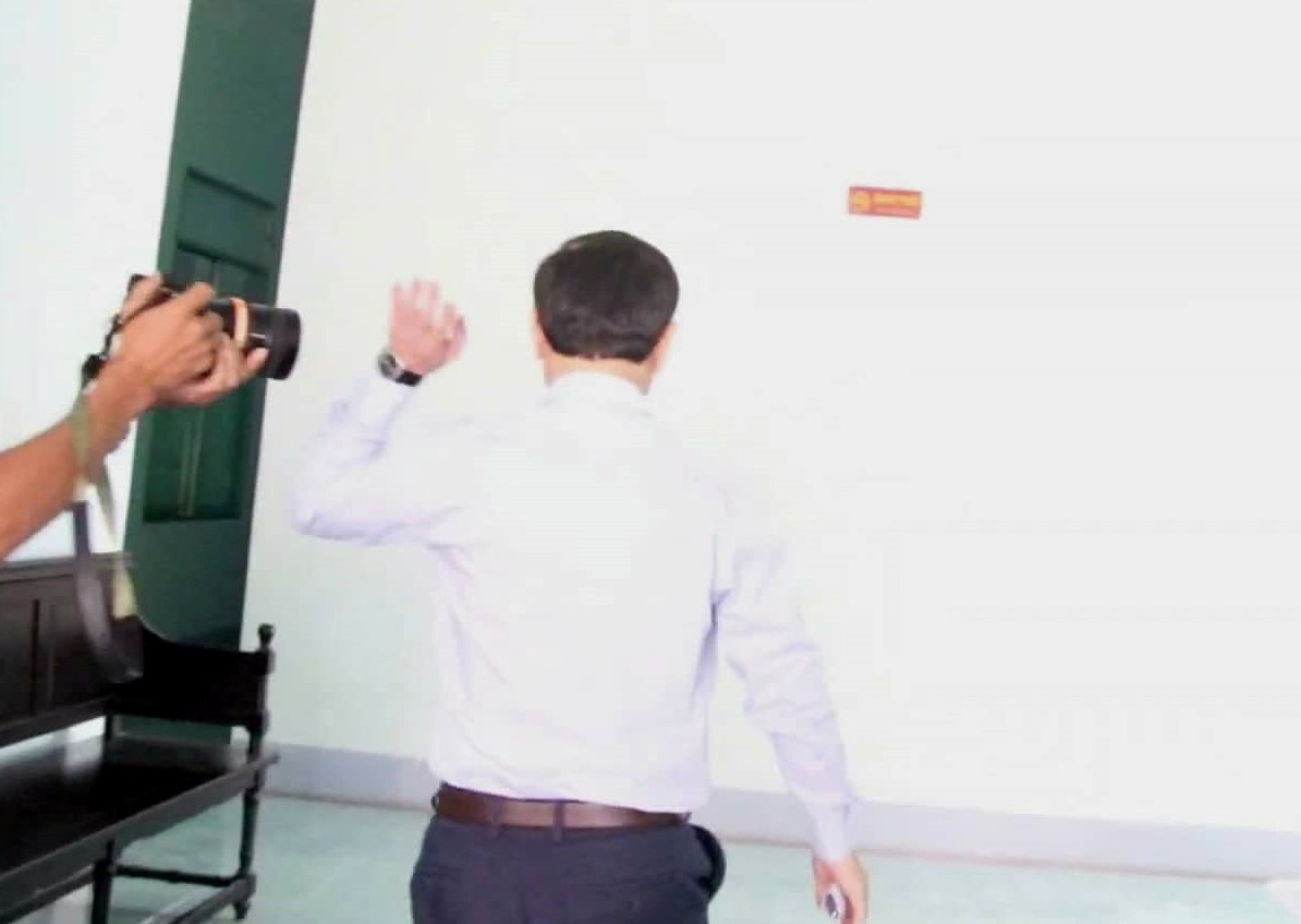 Nguyễn Hữu Linh chính thức bị xét xử tội dâm ô, công an phong tỏa nghiêm ngặt trước tòa án-3