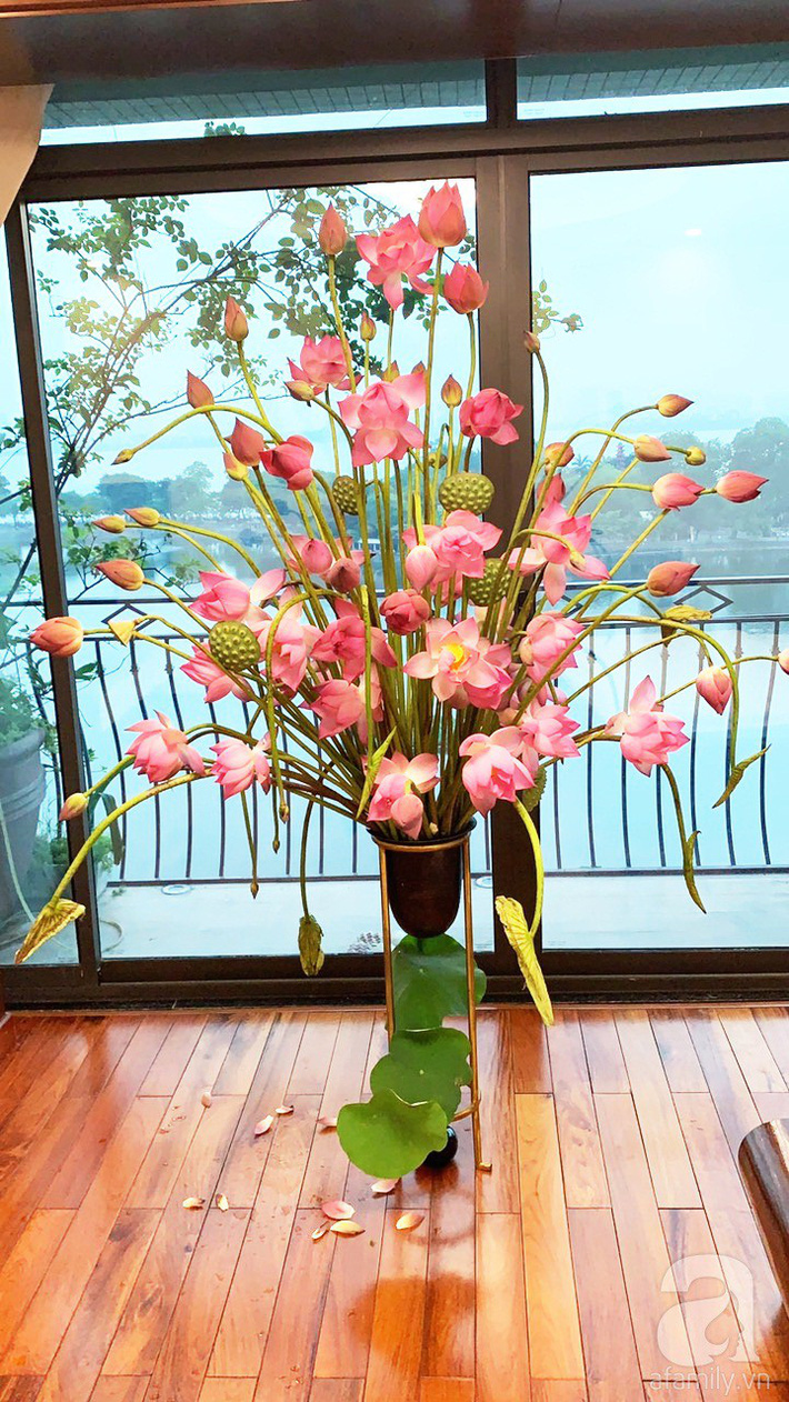 Níu giữ hương mùa hạ với những bình hoa sen đẹp dịu dàng trong tổ ấm của 3 người phụ nữ đảm ở Hà Nội-1