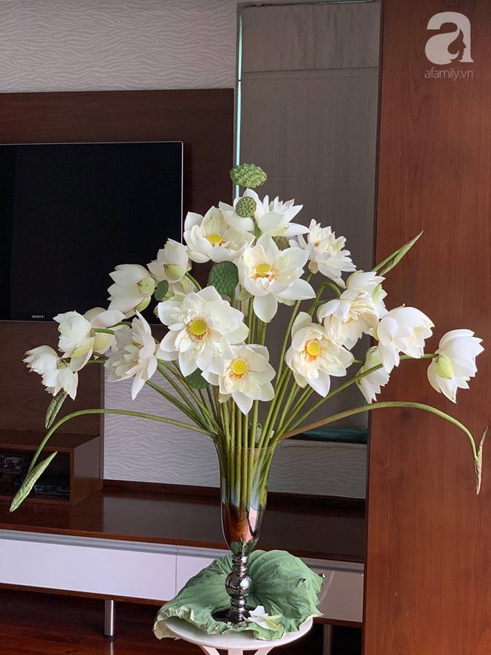 Níu giữ hương mùa hạ với những bình hoa sen đẹp dịu dàng trong tổ ấm của 3 người phụ nữ đảm ở Hà Nội-5