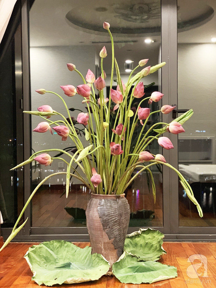 Níu giữ hương mùa hạ với những bình hoa sen đẹp dịu dàng trong tổ ấm của 3 người phụ nữ đảm ở Hà Nội-7