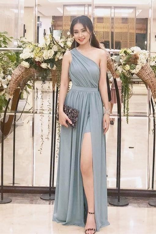 Nữ giám thị duyên dáng gây chú ý tại điểm thi ở Nghệ An-10