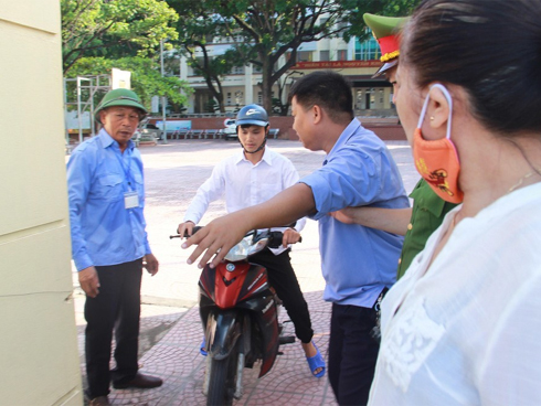 Điểm thi môn Ngữ văn ở Hòa Bình cao nhất chỉ 6.5 điểm, thấp nhất là 2 điểm-1