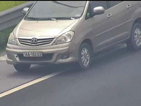 Mẹ chết, vợ chồng người con bị đâm nhiều nhát-2