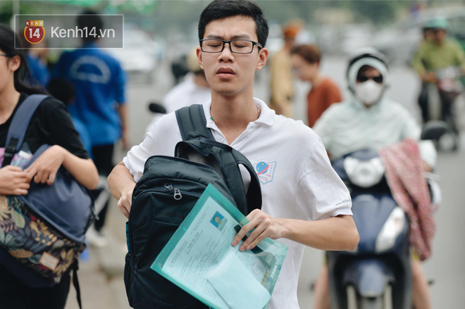 Thi THPT Quốc gia 2019 buổi thứ 2: Thí sinh căng thẳng bước vào môn thi Toán, lo sợ bị điểm liệt-1