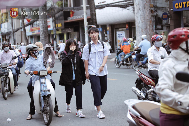 Thi THPT Quốc gia 2019 buổi thứ 2: Thí sinh căng thẳng bước vào môn thi Toán, lo sợ bị điểm liệt-11