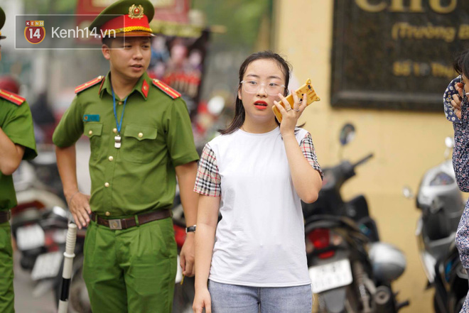 Thi THPT Quốc gia 2019 buổi thứ 2: Thí sinh căng thẳng bước vào môn thi Toán, lo sợ bị điểm liệt-16