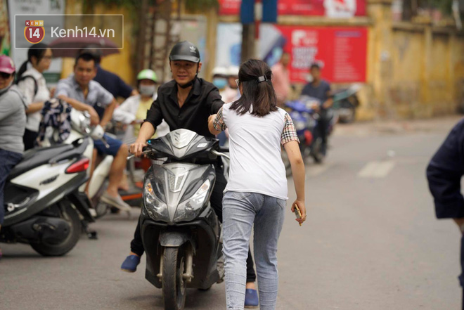 Thi THPT Quốc gia 2019 buổi thứ 2: Thí sinh căng thẳng bước vào môn thi Toán, lo sợ bị điểm liệt-18