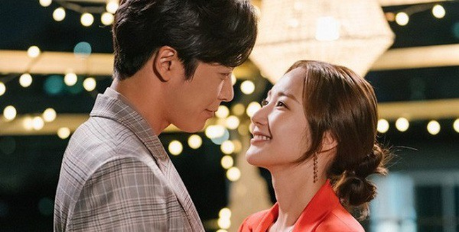 Tỉnh dậy sau tai nạn, gã chồng lăng nhăng sững sờ trước phản ứng ngoài dự đoán của cô vợ ghê gớm và người tình bí mật-1