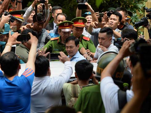 Bất ngờ với kết luận giám định hành vi sàm sỡ bé gái trong thang máy của ông Nguyễn Hữu Linh-3