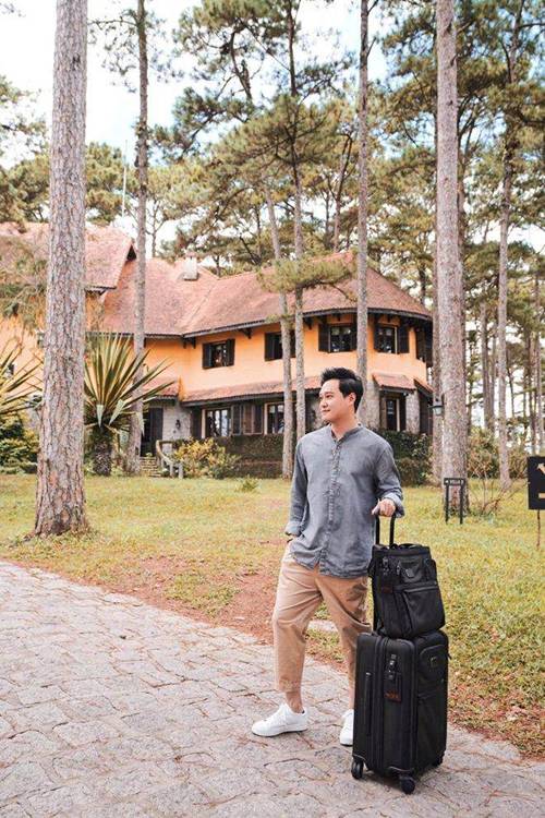 Chẳng mặn mà showbiz, Hoàng tử sơn ca Quang Vinh đi khắp nơi, ăn toàn món lạ đời-1