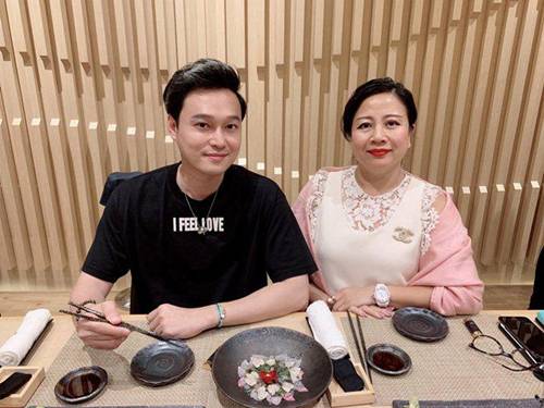 Chẳng mặn mà showbiz, Hoàng tử sơn ca Quang Vinh đi khắp nơi, ăn toàn món lạ đời-5