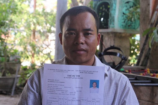 Nam sinh nén nỗi đau mất cha tham dự kỳ thi THPT Quốc gia 2019-3