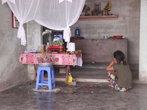 Mẹ nam sinh lớp 12 bị đuối nước: “Về đi thi với các bạn, con ơi!”