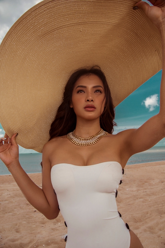 Phương Trinh Jolie tập Yoga trên mỏm đá, khiến ai cũng trầm trồ vì quá sexy-8