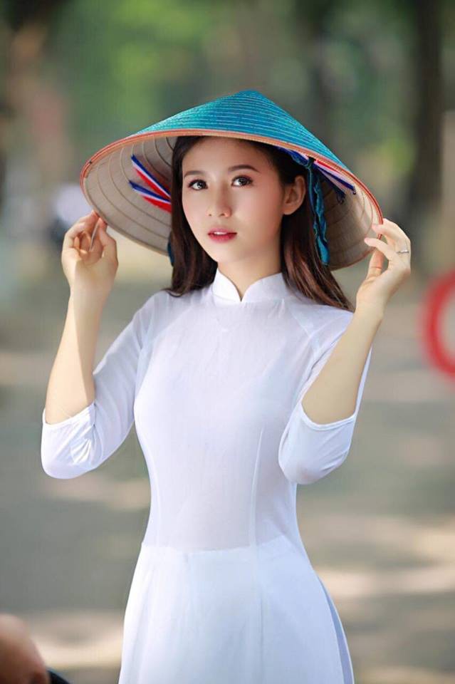 Nữ sinh khiến dân mạng truy tìm sau khi kết thúc buổi thi môn Văn kỳ thi THPT Quốc gia-2