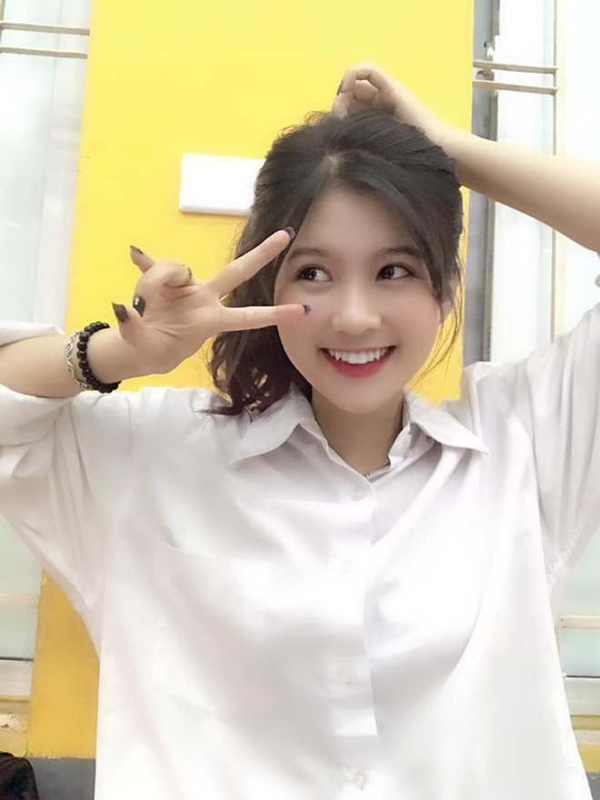 Nữ sinh khiến dân mạng truy tìm sau khi kết thúc buổi thi môn Văn kỳ thi THPT Quốc gia-3