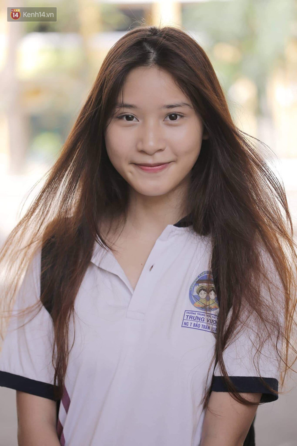 Đặc sản mùa thi: Dàn trai xinh gái đẹp sinh năm 2001 gây náo loạn cổng trường, nhan sắc và thần thái không phải dạng vừa-5