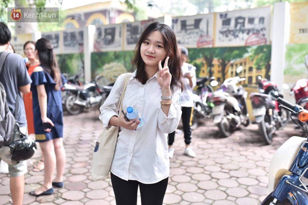 Đặc sản mùa thi: Dàn trai xinh gái đẹp sinh năm 2001 gây náo loạn cổng trường, nhan sắc và thần thái không phải dạng vừa-21