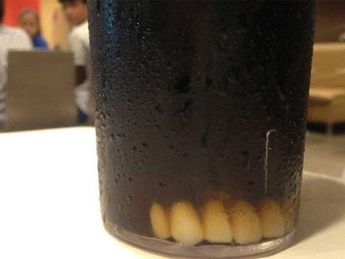 Bức ảnh mẹ cầm tay dạy con tập viết ngay trên vỉa hè” khiến dân mạng cảm động-4