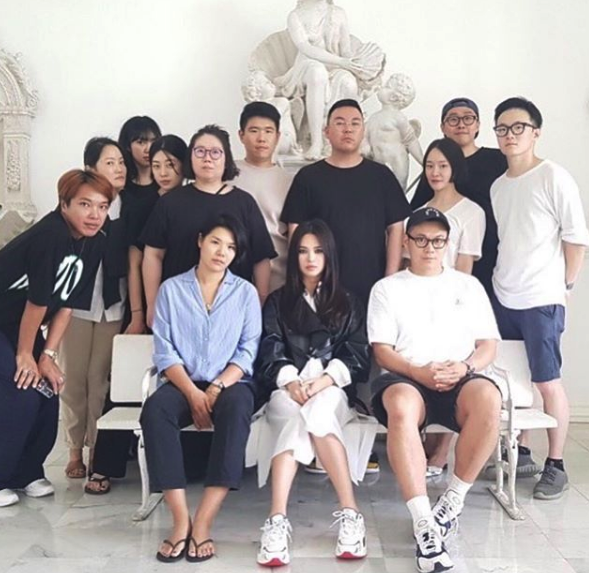 Đẳng cấp nhan sắc của Song Hye Kyo: Tóc buộc vội, buông lơi xõa xượi mà vẫn đẹp nao lòng-3