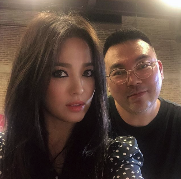 Đẳng cấp nhan sắc của Song Hye Kyo: Tóc buộc vội, buông lơi xõa xượi mà vẫn đẹp nao lòng-4