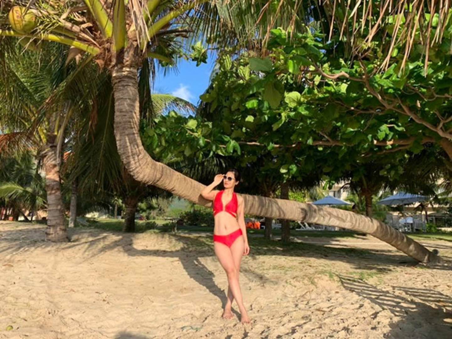 Nhan sắc trẻ trung của cô Hạnh bán hoa trong Về nhà đi con-8