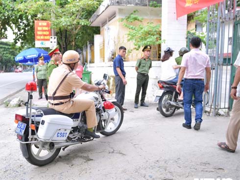Đại úy công an hộ tống nữ sinh Hà Giang kịp giờ thi: Lúc tôi đến nhà, thí sinh còn đang ngủ-4