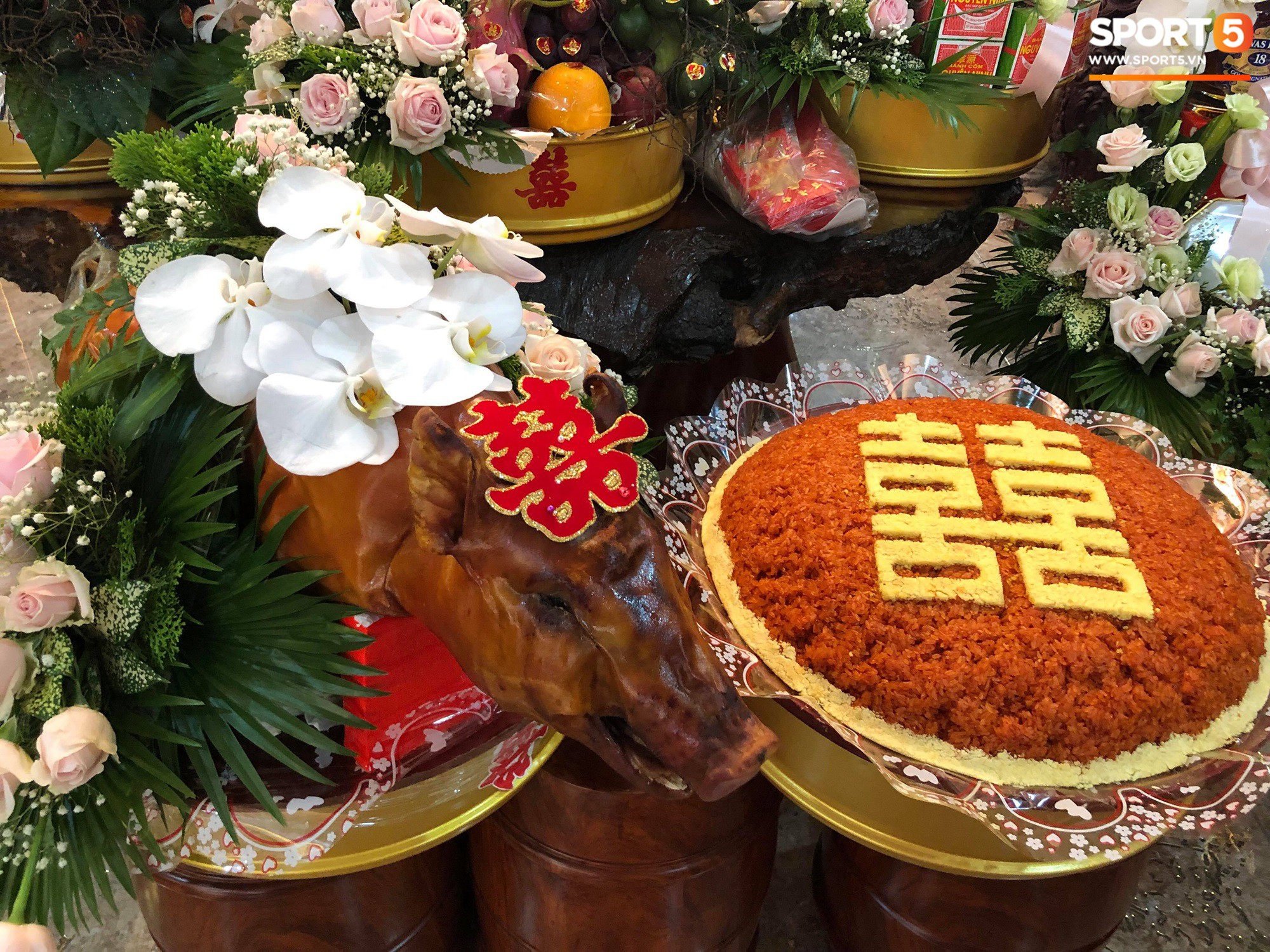 Bùi Tiến Dũng và cô dâu Khánh Linh hôn nhau say đắm, hát Nắm Lấy Tay Anh cực ngọt ngào-4