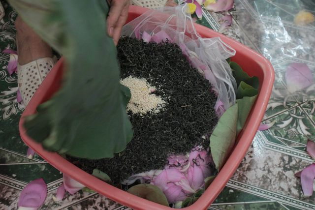 Thiên cổ đệ nhất trà sen của cụ bà U100 Hà Nội, giá 7 triệu đồng/kg-7