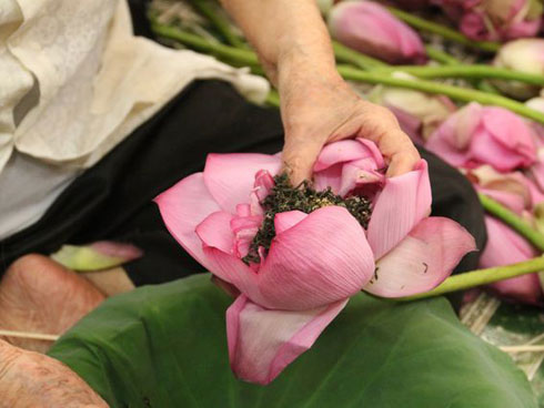 3 triệu đồng/kg trà đinh, khách xếp hàng mua vàng ròng thưởng Tết-5