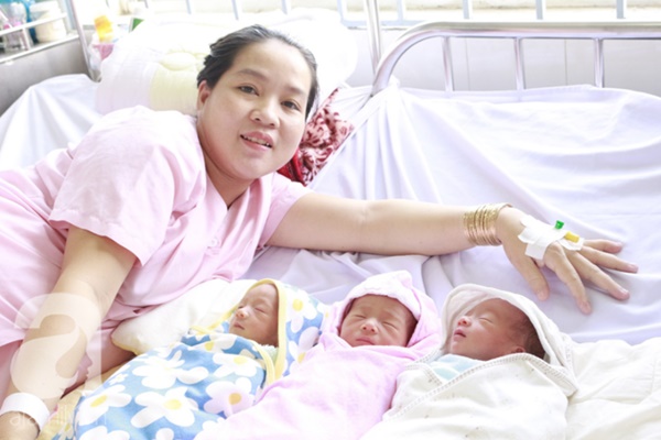 Một sản phụ mang 3 thai tự nhiên bị vỡ ối sớm, tiền sản giật nguy hiểm được mổ cấp cứu mẹ tròn con vuông-3