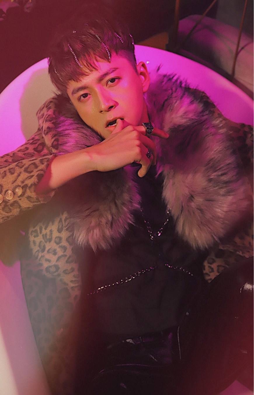 Ngô Kiến Huy tung hình đội vương miện đón tuổi mới-1