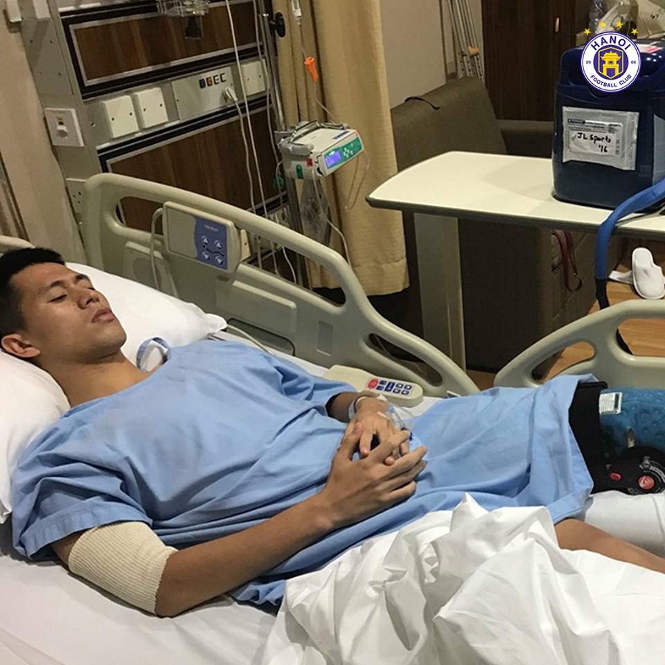 Những hình ảnh đầu tiên của Đình Trọng sau phẫu thuật đứt dây chằng khiến fan không khỏi xót xa-3