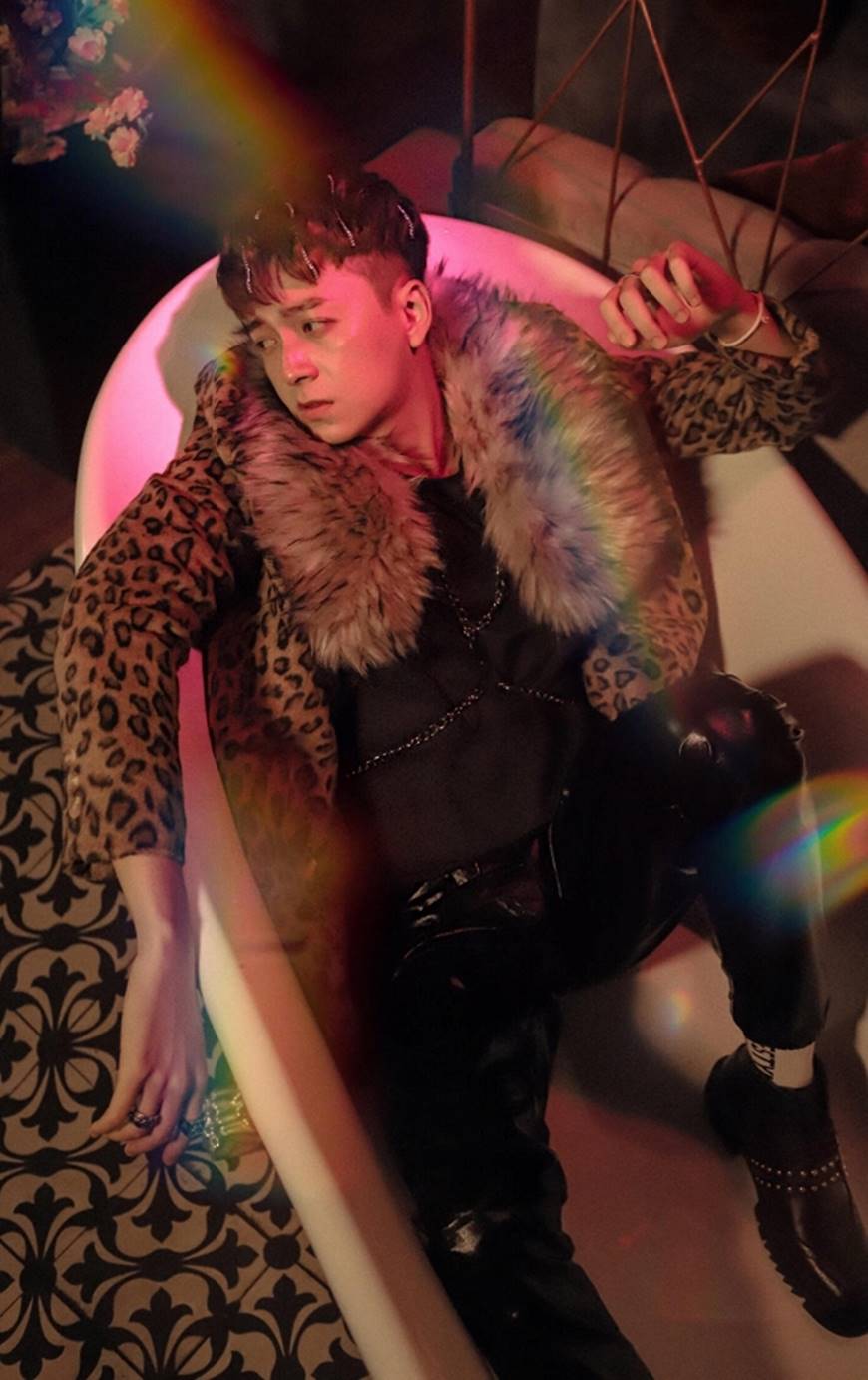 Ngô Kiến Huy tung hình đội vương miện đón tuổi mới-11