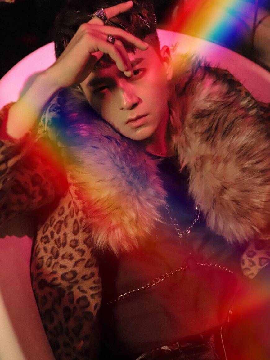 Ngô Kiến Huy tung hình đội vương miện đón tuổi mới-12