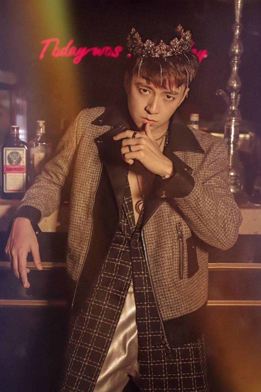 Ngô Kiến Huy tung hình đội vương miện đón tuổi mới-13