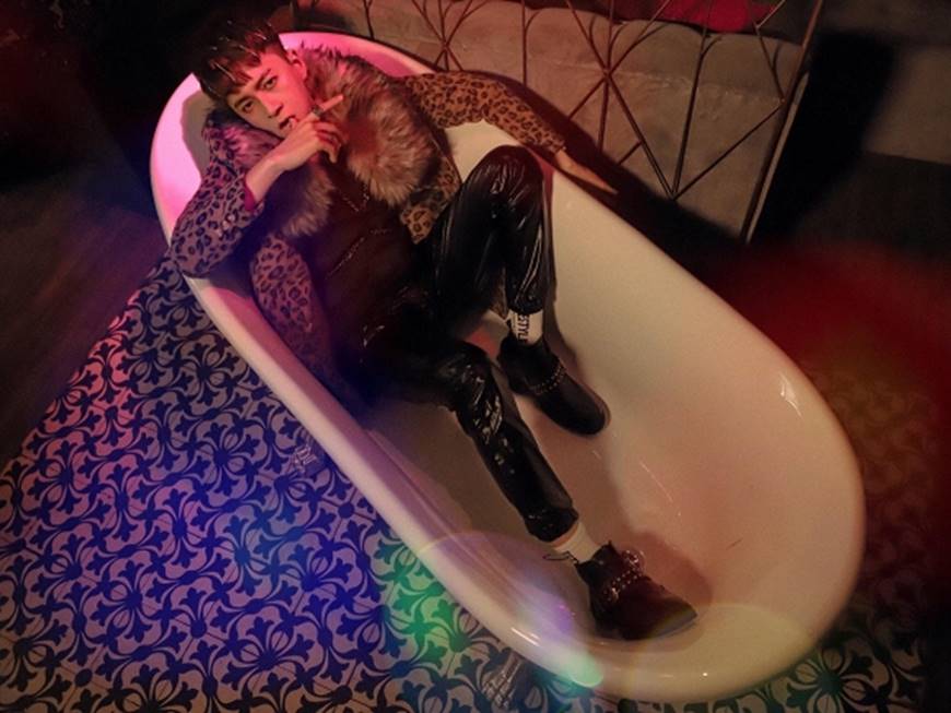 Ngô Kiến Huy tung hình đội vương miện đón tuổi mới-3