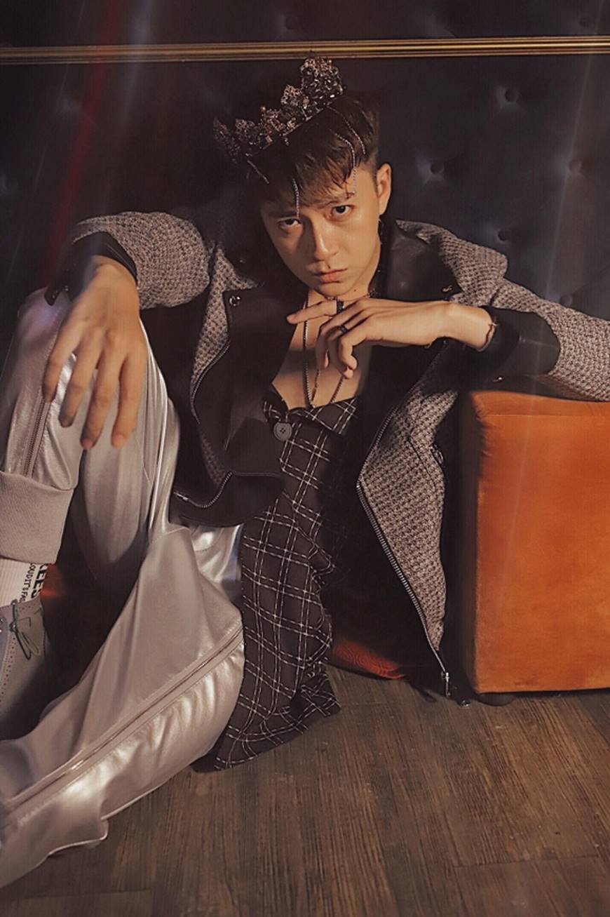 Ngô Kiến Huy tung hình đội vương miện đón tuổi mới-4