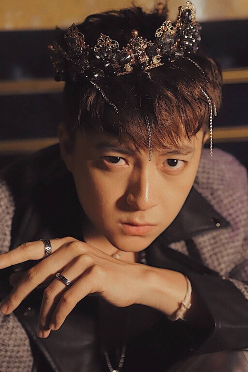 Ngô Kiến Huy tung hình đội vương miện đón tuổi mới-6