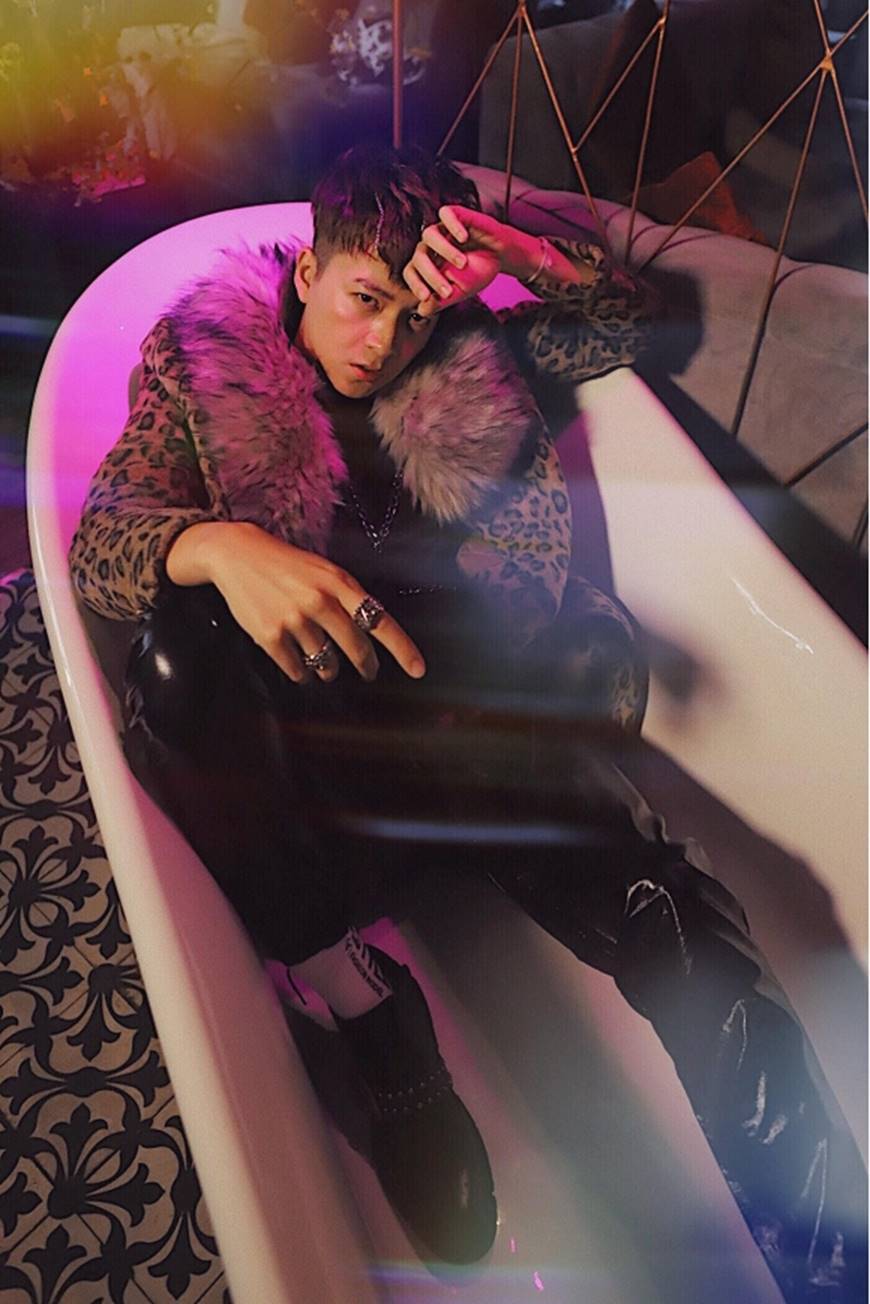 Ngô Kiến Huy tung hình đội vương miện đón tuổi mới-7