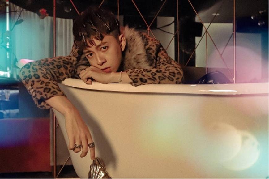 Ngô Kiến Huy tung hình đội vương miện đón tuổi mới-9