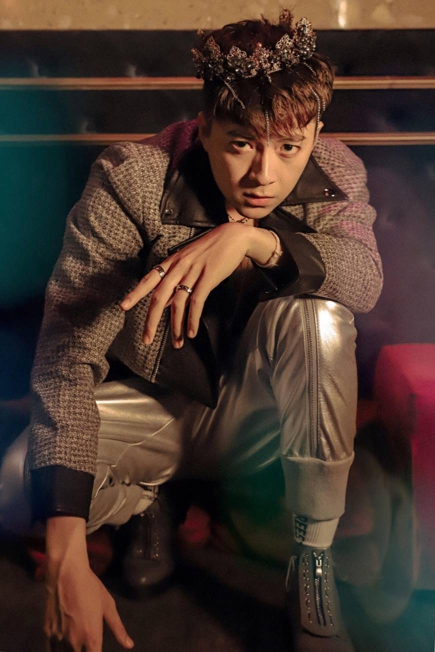 Ngô Kiến Huy tung hình đội vương miện đón tuổi mới-14