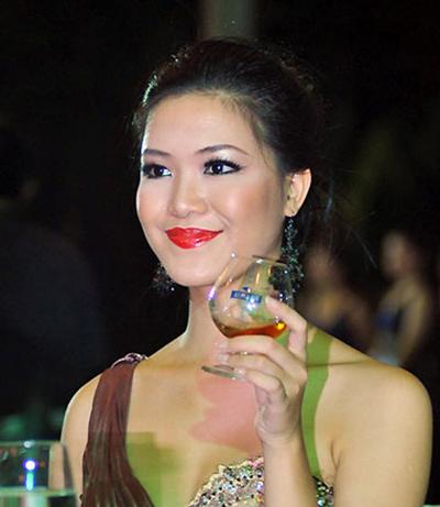 Không chỉ Dương Về nhà đi con” mà Hòa Minzy, Phạm Hương cũng bị makeup làm già đi chục tuổi-10