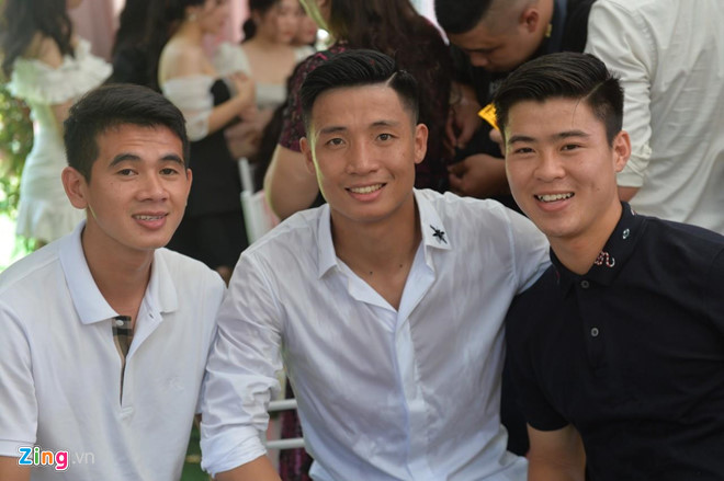 Duy Mạnh đến muộn đám hỏi Bùi Tiến Dũng vì tắc đường-1