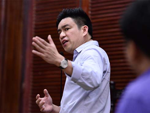 Vợ cũ bác sĩ Chiêm Quốc Thái và 6 đồng phạm vui mừng khi nhận bản án-1